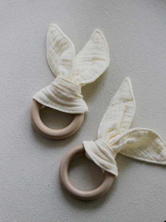 two pieces bunny teethers